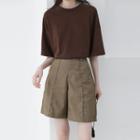 Elbow-sleeve T-shirt / High-waist Dress Shorts