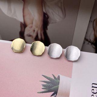 Metallic Circle Ear Stud