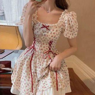 Short-sleeve Square-neck Lace Up Floral Dress