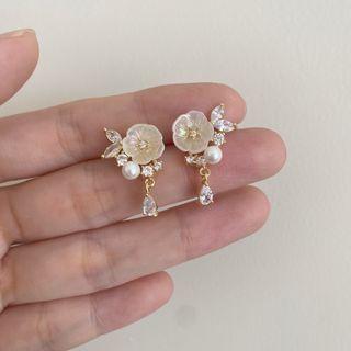 Flower Faux Pearl Alloy Earring 1 Pair - Earrings - White - One Size