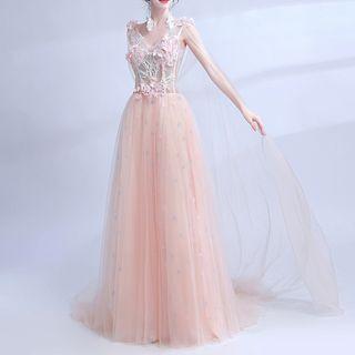 Sleeveless Floral Detail Trained Wedding Gown