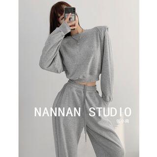 Padded-shoulder Cropped Sweatshirt