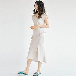 Asymmetric-hem Sleeveless Blouse