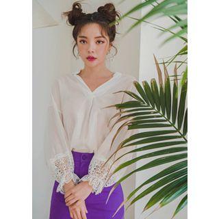 Open-placket Lace-detail Sleek Blouse