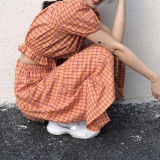 Set: Plaid Cropped Short-sleeve Blouse + Midi A-line Skirt Yellow - One Size