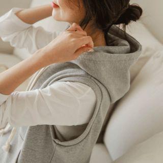 Set: Sleeveless Kangaroo-pocket Hoodie + Midi Skirt