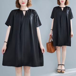 Short-sleeve Keyhole A-line Dress