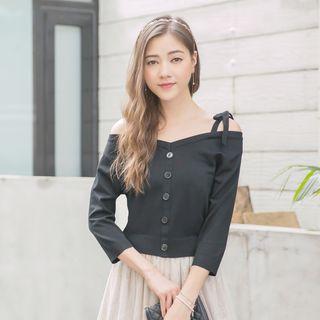 3/4 Sleeve Off-shoulder Buttoned Top