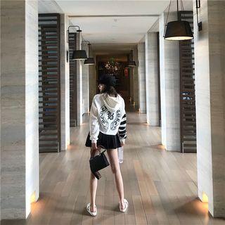 Printed Hoodie / High Waist Pleated Skirt