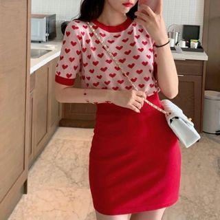 Contrast Trim Heart Printed Knit Top + Plain Slim-fit Skirt