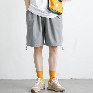 Embroidered Pocket Detail Cargo Shorts