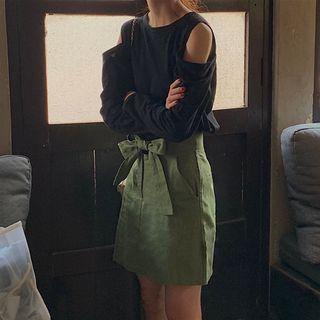 Long-sleeve Cold-shoulder T-shirt / Tie-waist A-line Skirt