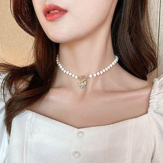 Pendant Faux Pearl Necklace
