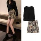 V-neck Blouse / Print Mini A-line Skirt / Set