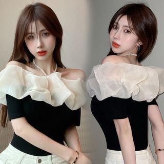 Off-shoulder Two-tone T-shirt Black - One Size