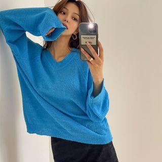 Vivid V-neck Boucl  Knit Top