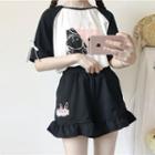 Short-sleeve Animal Print T-shirt / Frill Hem Shorts