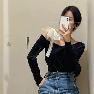 Long-sleeve Bow-accent Top Black - One Size
