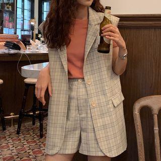 Set: Sleeveless Single-breasted Blazer + High Waist Shorts
