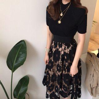Short-sleeve Knit Top / Lace Midi A-line Skirt