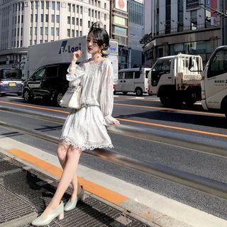 Flower Print Blouse / Lace Trim A-line Skirt