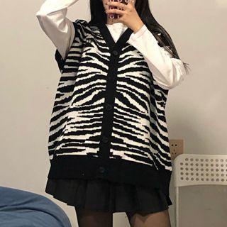 Long-sleeve Plain T-shirt / Zebra Print Sweater Vest / Pleated Mini A-line Skirt