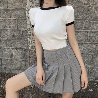 Short-sleeve Knit Top / Pleated Skirt