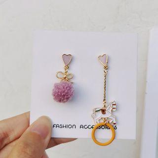 Non-matching Rhinestone Alloy Bow Dangle Earring