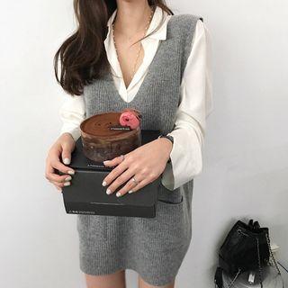 Dual Pocket V-neck Knit Vest