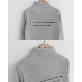 High-neck Lettuce-edge Lettering Top