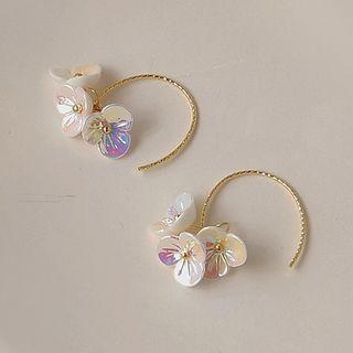 Flower Resin Dangle Earring B-379 - 1 Pair - Gold & White - One Size