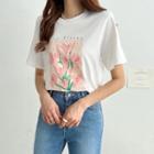 Short-sleeve Flower-illustrated T-shirt