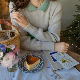 Contrast Layered-collar Knit Top
