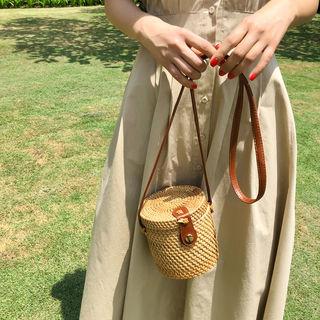 Snap-button Woven Bucket Bag With Strap One Size