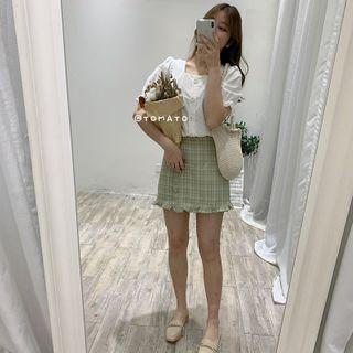 Ruffled Buttoned Short-sleeve Cropped Blouse