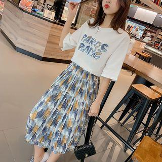 Set: Elbow-sleeve Lettering T-shirt + Leaf Print Midi Accordion Pleated Skirt