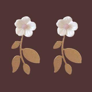 Floral Drop Earring 1 Pair - Drop Earring - S925silver - Gold & White - One Size