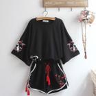 Elbow-sleeve Printed T-shirt / Embroidered Sweatshorts / Set