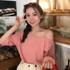 Plain One-shoulder Elbow-sleeve T-shirt