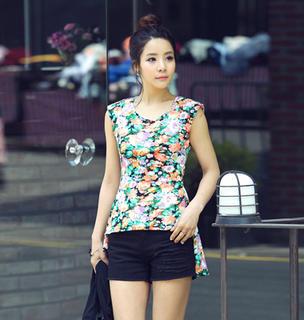 Sleeveless Dip-back Top