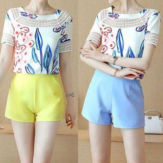 Set: Short-sleeve Perforated Printed Top + Shorts