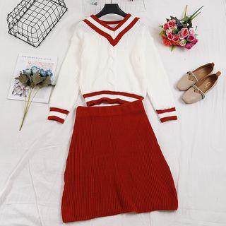 Set: Contrast Stripe V-neck Knit Top + Knit Skirt As Shown In Figure - One Size