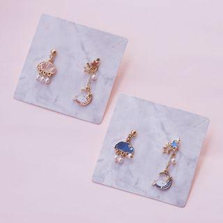 Non-matching Cloud & Moon Dangle Earring