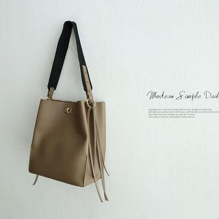 Turnkey Large Shoulder Bag