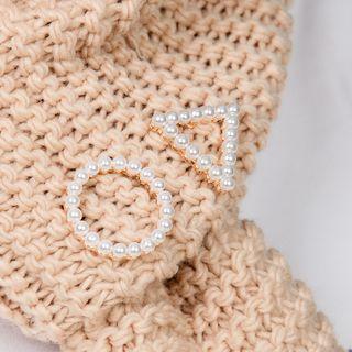 Faux Pearl Circle / Triangle Brooch Pin