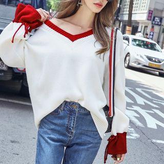 Two-tone Bell-sleeve V-neck Sweater