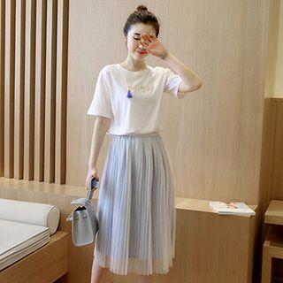 Set: Short-sleeve Lettering T-shirt + Pleated Midi Skirt