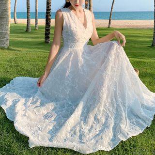 Sleeveless V-neck Patterned Midi Sundress