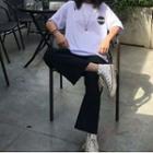 Elbow-sleeve Printed T-shirt / Cropped Pants