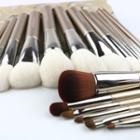 Set Of 18: Make Up Brushes + Pouch